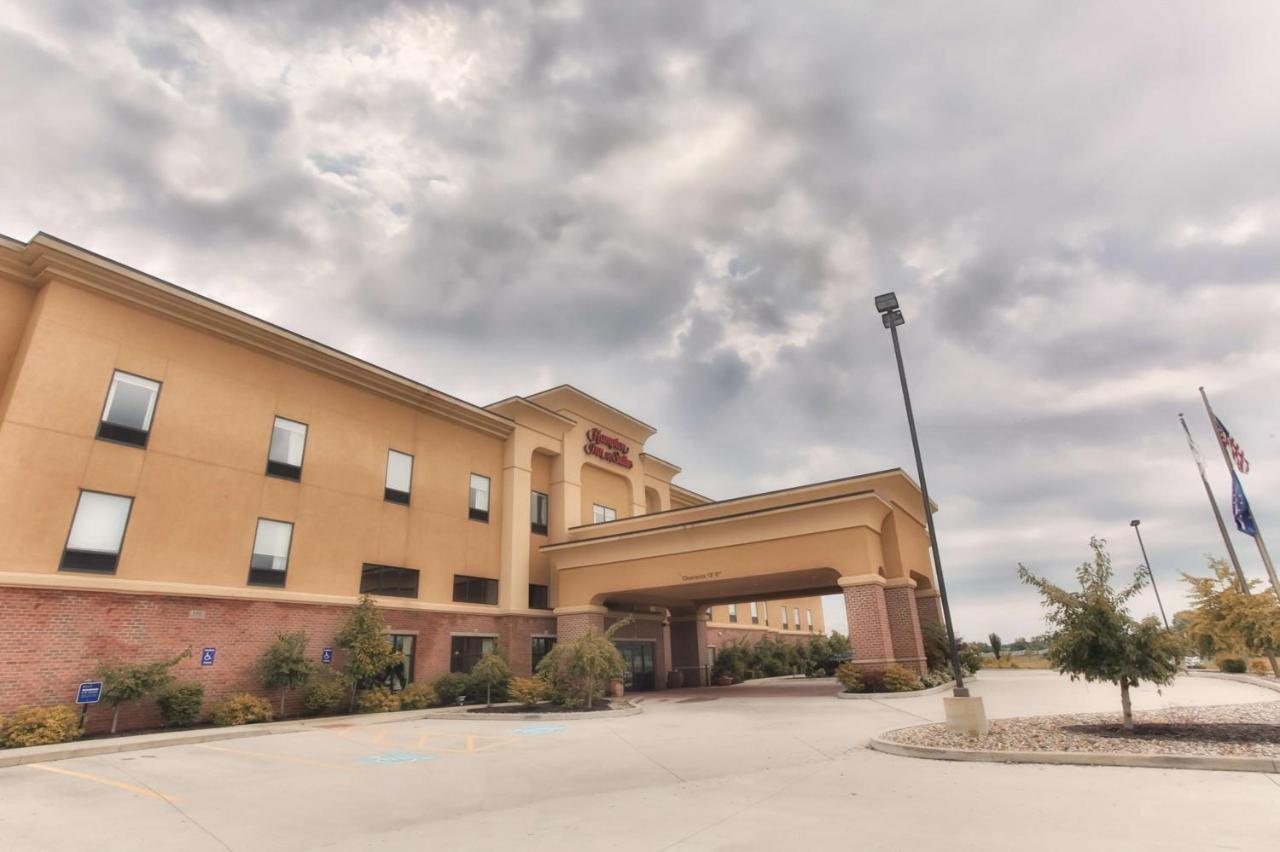 Hampton Inn & Suites Middlebury Exterior photo