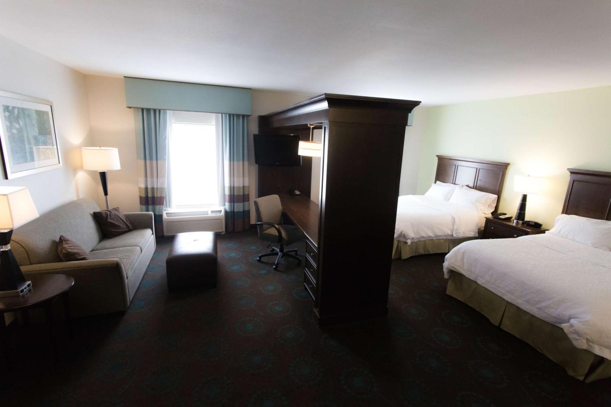 Hampton Inn & Suites Middlebury Exterior photo